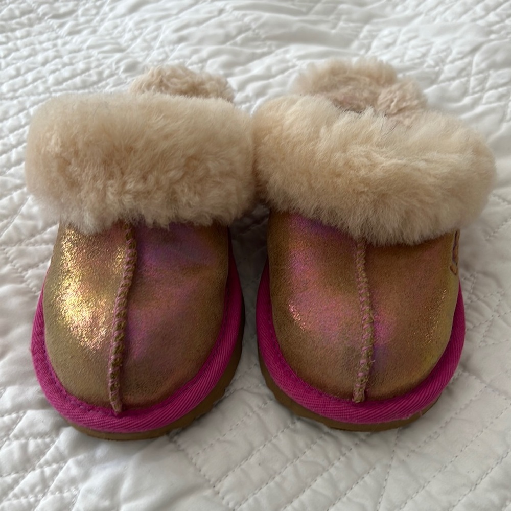Girls Pink Ugg Slippers